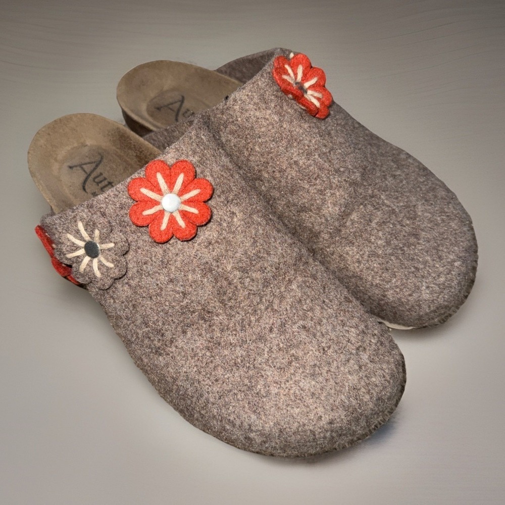 Autenti Beige Felt Wool Flower Applique Clogs Womens 38 Footbed‎ Comfort